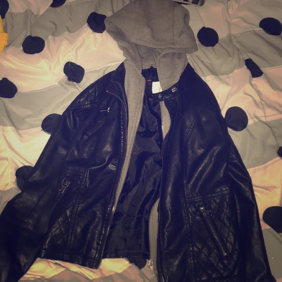 Leather jacket - Picture 1 of 1